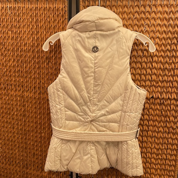 LULULEMON Athletica Get Down Down filled reversible vest in GHOST - Picture 5 of 13